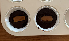 Čokoládové muffiny s karamelkou