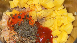 Eintopf z červené řepy s kuřecím masem