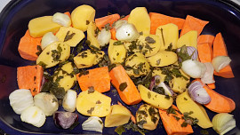 Kachna pečená na bramborech a batátech