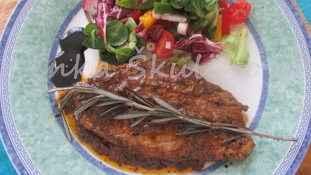 Marinovaný telecí steak se zeleninou