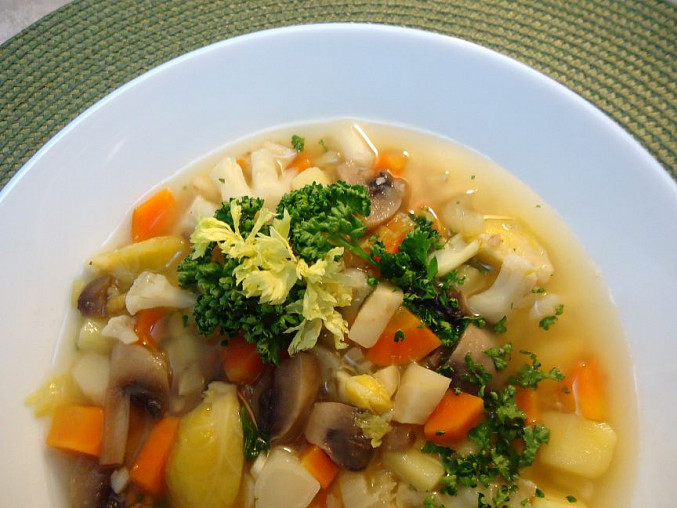 Zeleninová polévka zashuštěná pohankou
