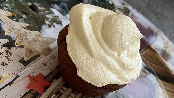 Čokoládové muffiny s kokosovou polevou