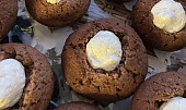Čokoládové muffiny s kokosovou polevou, Vydlabané a naplněné