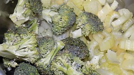 Pohanka s brokolicí a semínky