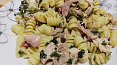 Tagliatelle se špenátem a kuřecím masem