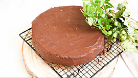 Sacher (Sachr dort)