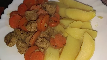 Sojové kostky v mrkvi