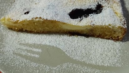 Tvarohové řezy s brusinkami pečené v remosce