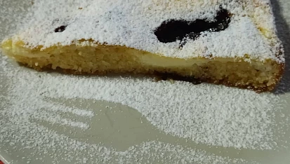 Tvarohové řezy s brusinkami pečené v remosce