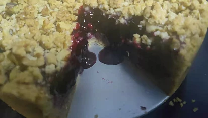 Ostružinový dort s drobenkou