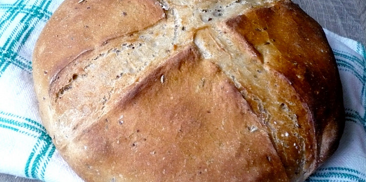 Pšenično-žitný chléb s bramborem, pečený v remosce