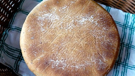 Pšenično-žitný chléb s bramborem, pečený v remosce
