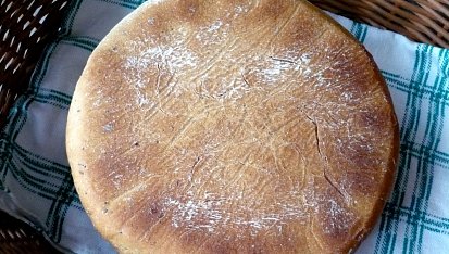 Pšenično-žitný chléb s bramborem, pečený v remosce