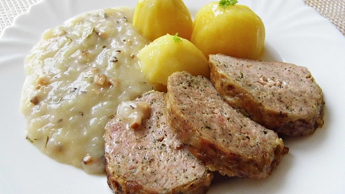 Sekaná z vepřového masa ochucená domácí klobáskou