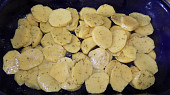 Kůzlečí plíčky zapečené s bramborami