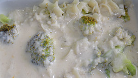 Zapečené těstoviny s brokolicí (remoska)