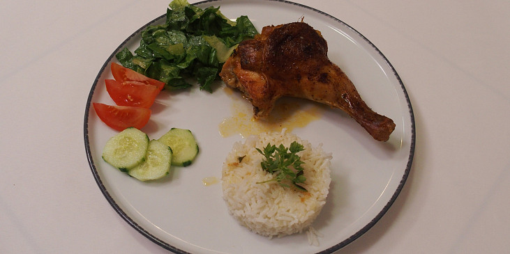 Kuře s mandlovou nádivkou z Prostřeno (Kuře s mandlovou nádivkou podáváme s rýží a…)