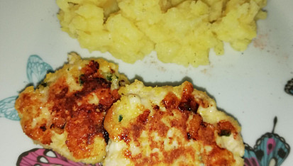 Mleté kuřecí řízky se dvěma sýry