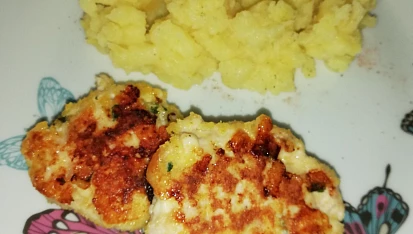Mleté kuřecí řízky se dvěma sýry