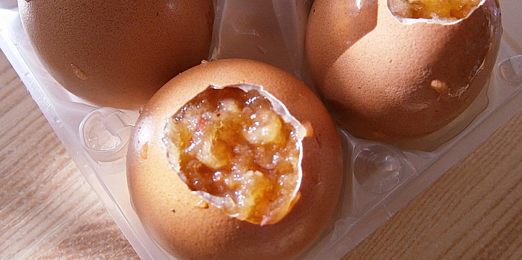 Velikonoční jablečná aspiková vejce