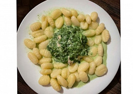 Gnocchi s kuřecím masem, špenátem a sýrovo-smetanovou omáčkou (Úžasný recept????????)