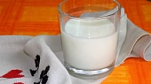 Domácí acidofilní mléko (kefír) z jogurtovače