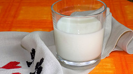 Domácí acidofilní mléko (kefír) z jogurtovače