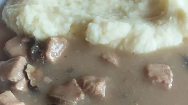 Vepřové kostky na pivu se sušenými houbami