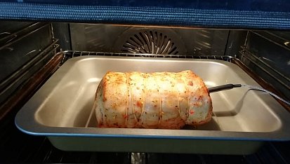 Cikánská vepřová pečeně, Vepřová pečeně již v troubě.