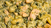 Gnocchi s kuřecím masem, špenátem a sýrovo-smetanovou omáčkou