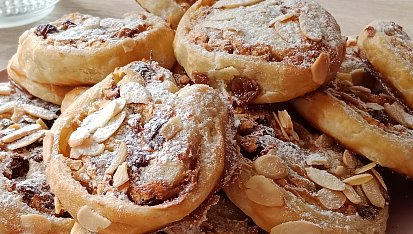 Jednoduché šneky z listového těsta, s jablky a skořicí