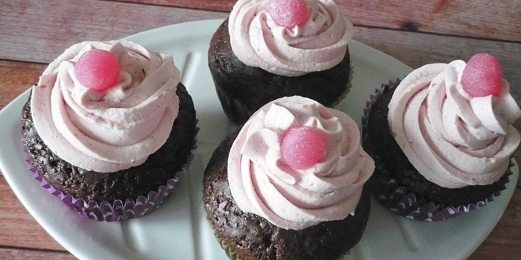 Kakaové cupcaky s ovocným krémem