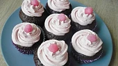 Kakaové cupcaky s ovocným krémem