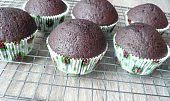 Kakaové cupcaky s ovocným krémem
