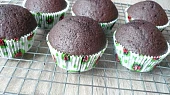 Kakaové cupcaky s ovocným krémem