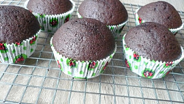 Kakaové cupcaky s ovocným krémem Kakaové cupcaky s ovocným krémem