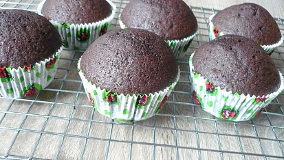 Kakaové cupcaky s ovocným krémem