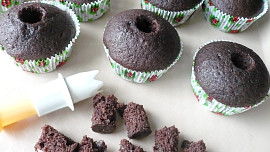 Kakaové cupcaky s ovocným krémem Kakaové cupcaky s ovocným krémem