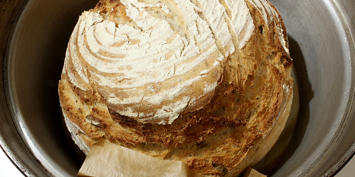 Tenhle chleba nekynul v remosce, ale v ošatce (průměr 19 cm).