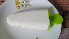 Banánová pomazánka s medem, dip a nebo nanuky Banánová pomazánka s medem, dip a nebo nanuky