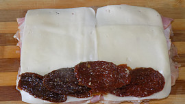 Kuřecí roláda se sušenými rajčaty