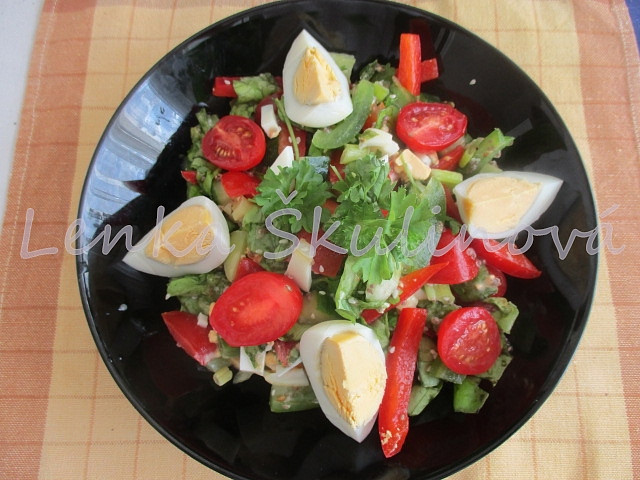 Zeleninový salát s čerstvou petrželkou