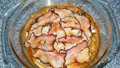 Rybí filé na cibuli a slanině