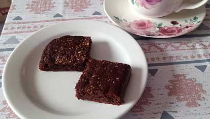 Banánové brownies, Přidala jsem na vrch sušenou pomerančovou kůru.