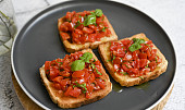 Bruschetta s rajčaty