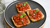 Bruschetta s rajčaty