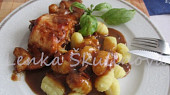 Králičí v houbové omáčce s noky