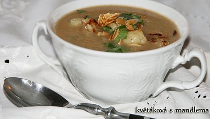 Marocká květáková polévka s mandlemi