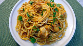 Špagety s kuřecími kousky v italské omáčce