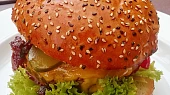 Hamburger se slaninovým džemem
